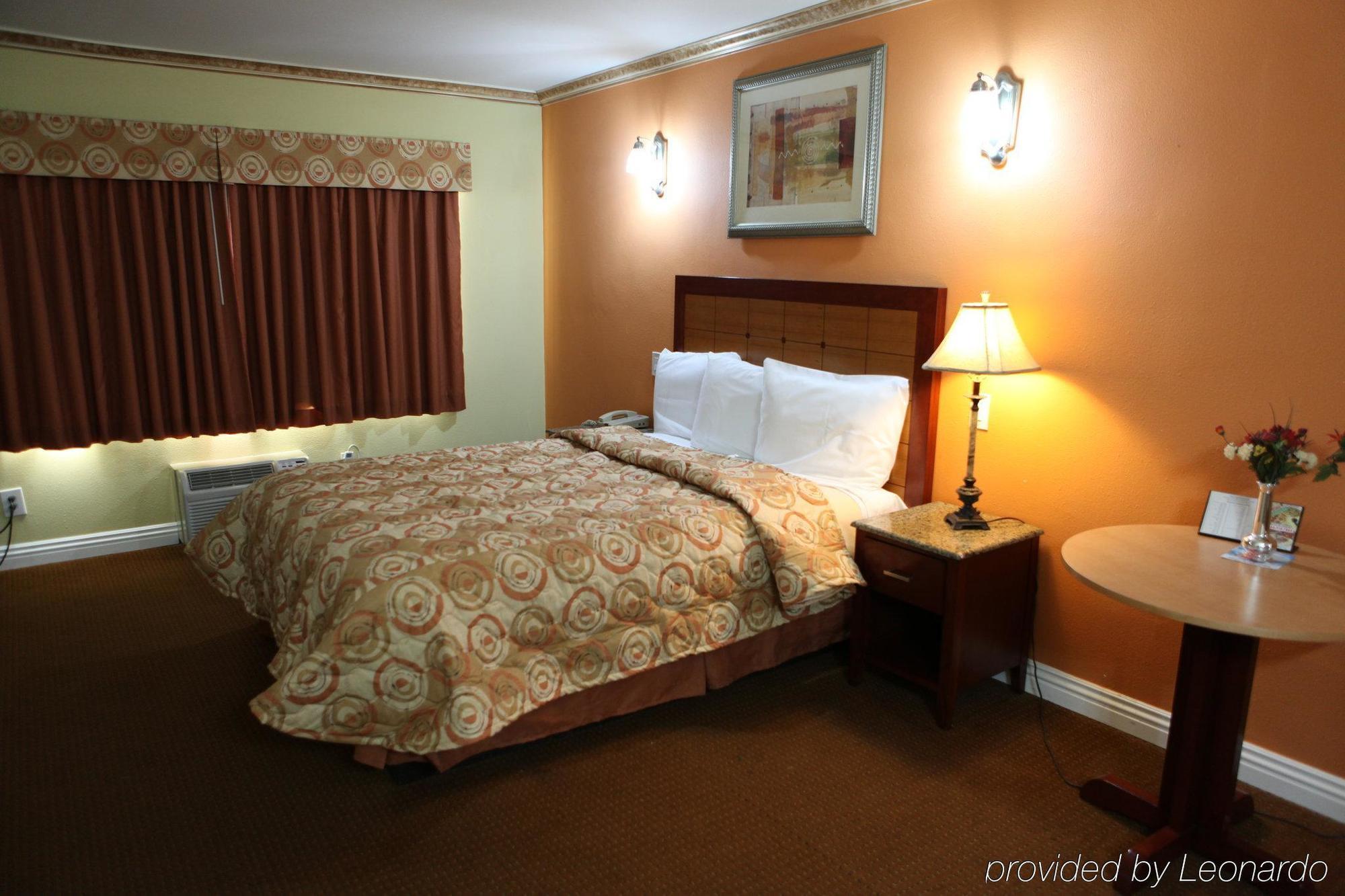 Glen Capri Inn And Suites - Burbank Universal Glendale Eksteriør billede