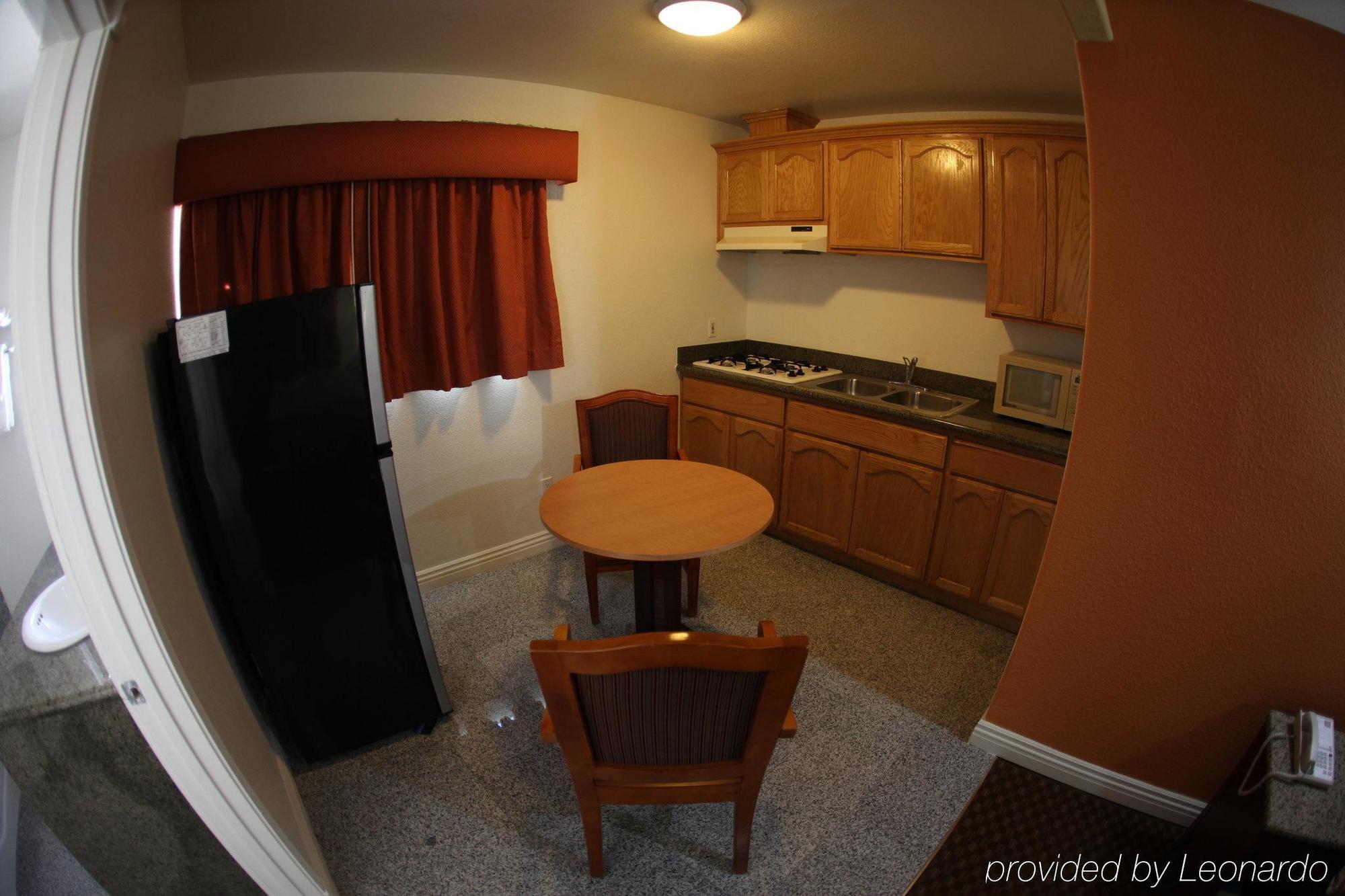 Glen Capri Inn And Suites - Burbank Universal Glendale Eksteriør billede